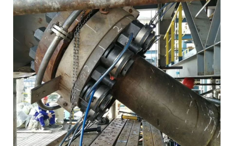 化肥氨合成塔顶盖螺栓预紧客户选用江南官方站网页版_江南（中国）KWZK液压螺栓拉伸器